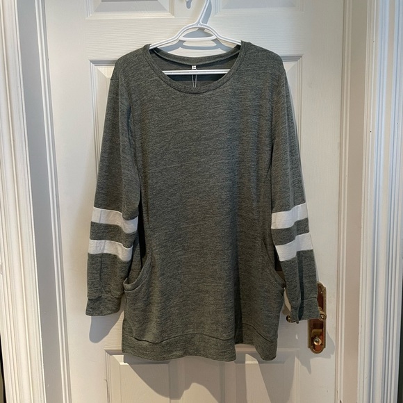 Sweaters - BNWT women’s sweater